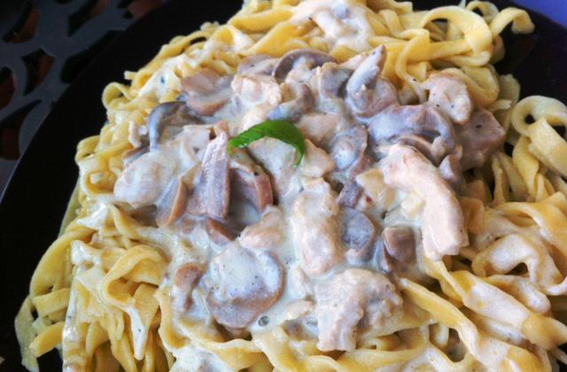 Pâtes à la crême de moutarde et ses champignons - Photo par alycia14