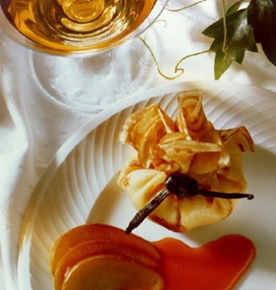 Aumônières de crêpes à la compote de pommes vanillée et caramel d'oranges - Photo par laurenlt
