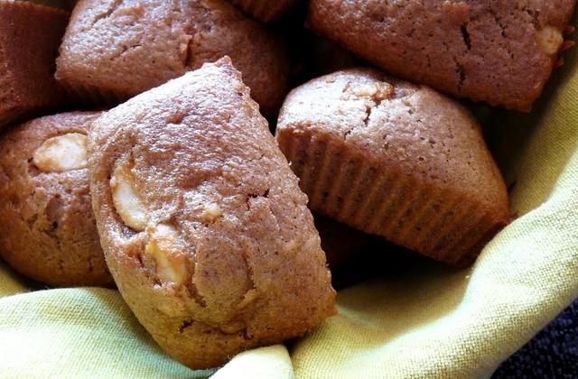 Moelleux au cola, chocolat blanc et noix de Macadamia - Photo par uncoeu