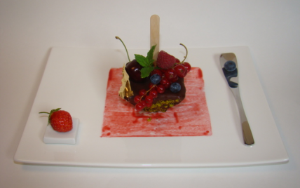 Nougat glacé aux pistaches vertes et fruits rouges....comme un esquimau - Sandrine Baumann