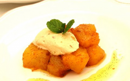 Ananas rôti aux épices façon Air Fryer, glace rhum raisin - Photo par Chef Damien
