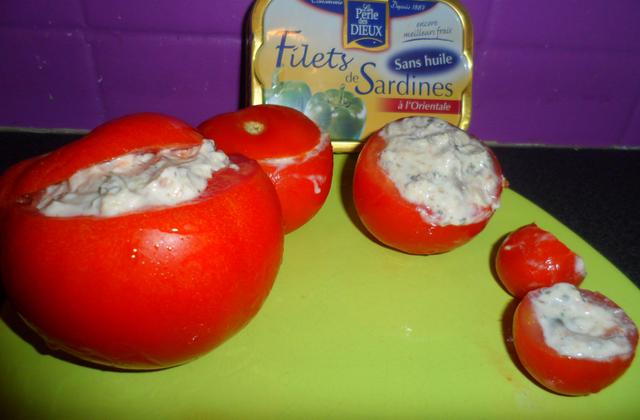 Tomates aux rillettes de sardines - Photo par typhan