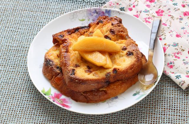 Panettone façon pain perdu aux pommes poêlées - Photo par Silvia Santucci
