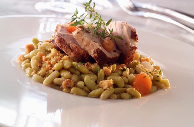 Filets mignons de porc, crumble de flageolets verts - Photo par Cassegrain
