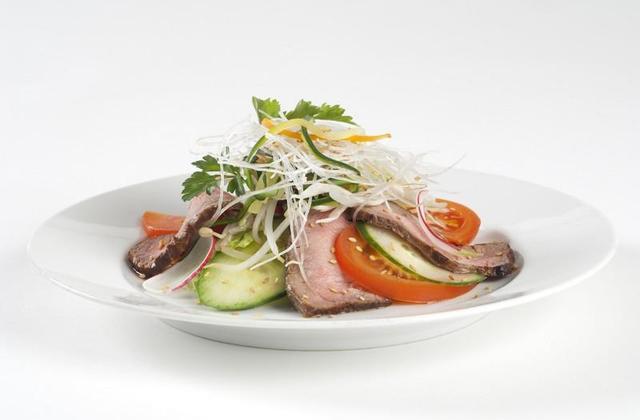 Salade exotique au bœuf et vermicelles de riz - Photo par Amora