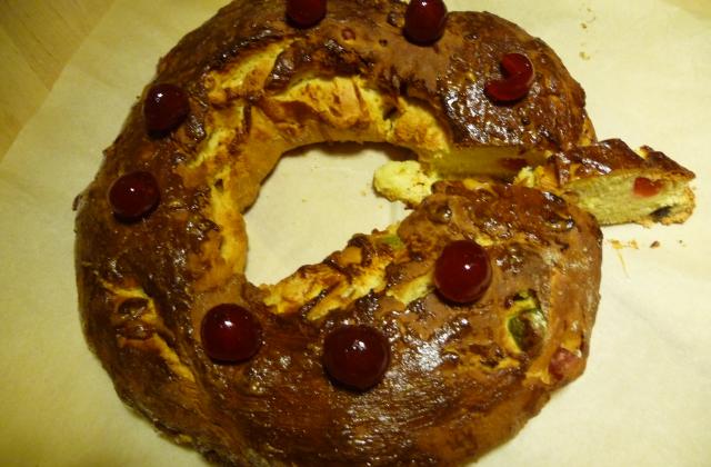 Gâteau des rois doré - Photo par brunetp