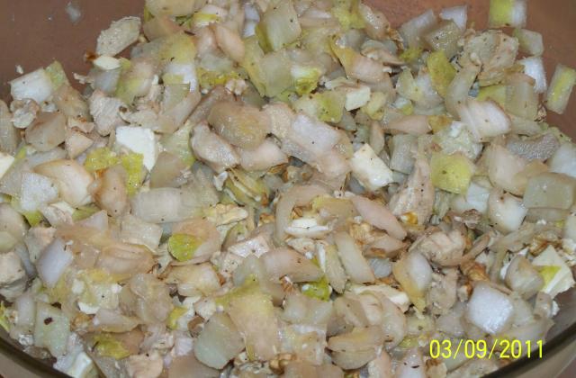 Salade d'endives aux pommes de terres, poulet, tomme de Savoie et noix - Photo par yoga30