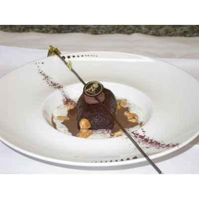Baba chocolat au rhum brun, velouté de chocolat et crème mousseuse - Photo par 750g