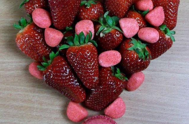 Macarons fraise tagada et fraise fruit - Photo par macaron-passion
