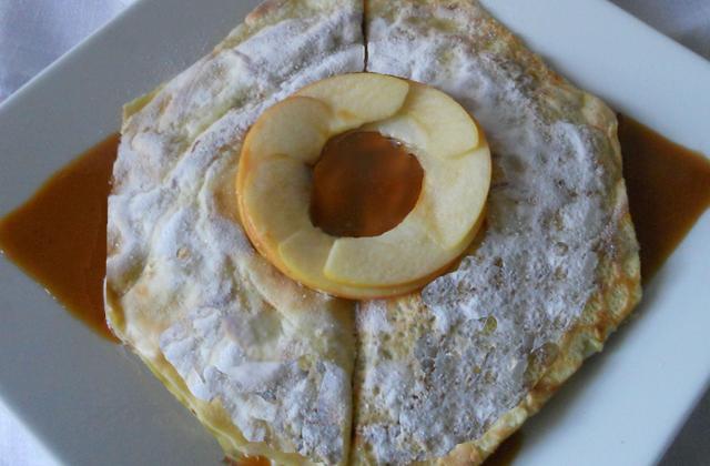 Crêpes aux pommes et au caramel - Photo par campas