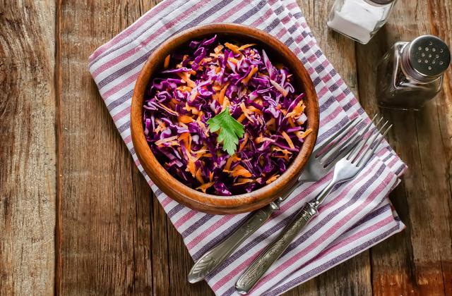 Salade de chou rouge et carottes - Photo par hayat de universdehayat