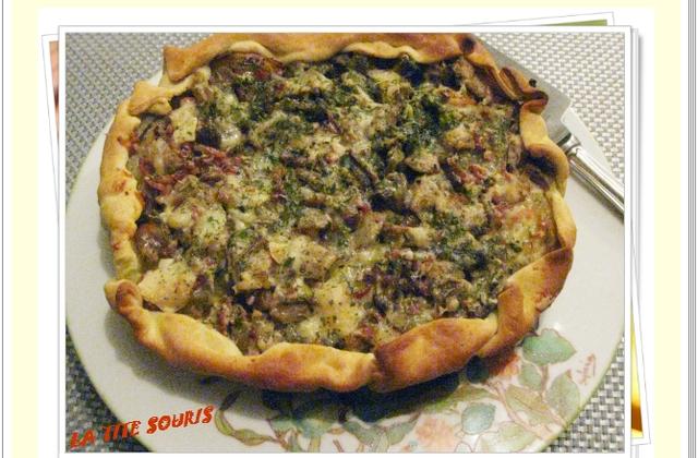 Une tarte champignons et pommes de terre savoureuses - Photo par la tite souris dans le placard