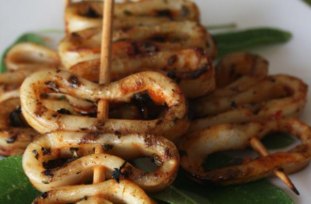 Brochettes de calamars à la sauge et piment - Photo par passioW