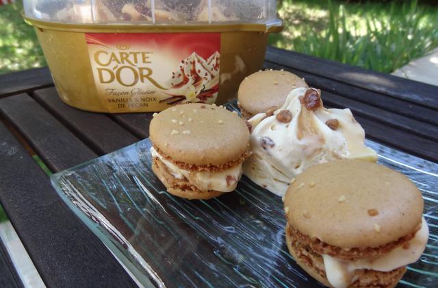 Macarons à la crème glacée Carte d'Or® façon glacier vanille et noix de pécan - Photo par Carte D'Or