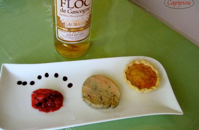 Tartelette à l'ail confit, chutney de fraise au Floc, foie gras du Gers - Capipiou