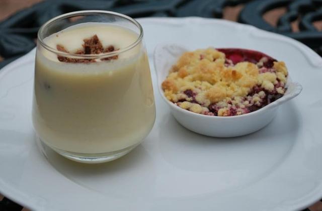 Verrine de mousse de chocolat blanc et croustillant praliné - Photo par Lillesand