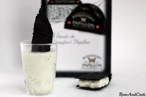 Amuse-bouche crème de Roquefort et tuiles à l'encre de seiche - rose and cook