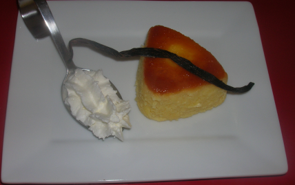 Petits flans d'ananas à la vapeur et sa chantilly au Malibu - Photo par magalie3