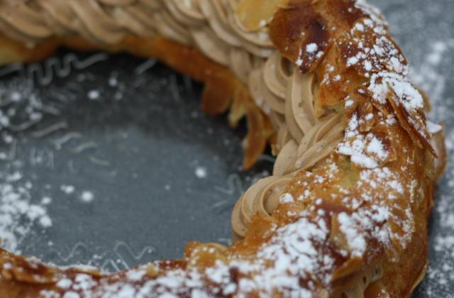 Paris Brest : pâte à choux fourrée de crème pralinée - Photo par Cricri les petites douceurs