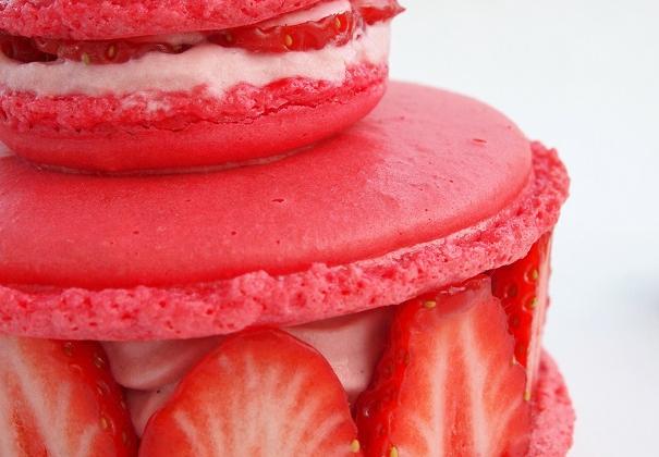 Religieuse macarons complétement fraise - Photo par ConfitBanane
