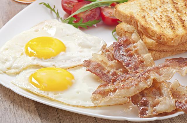 Oeufs au bacon - Photo par domingHm