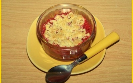 Crumble aux fraises et rhubarbe - Photo par biscottine