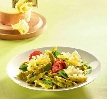 Penne au pistou, tiges d'ail, chorizo et Tête de Moine AOC - Photo par Les fromages de Suisse