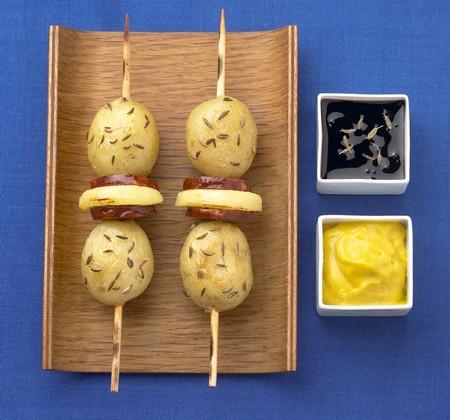Brochette d'Apéribilles au fromage de chèvre, chorizo et carvi - Photo par Doréoc