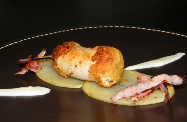 Spritz de boudin blanc à la moutarde, pommes de terre fondante, sauce au Chaource et chips de jambon d'Ardennes - Photo par stephaniegr