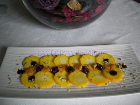 Carpaccio de courgettes jaunes, cranberries et tuiles au parmesan - Photo par mimm10