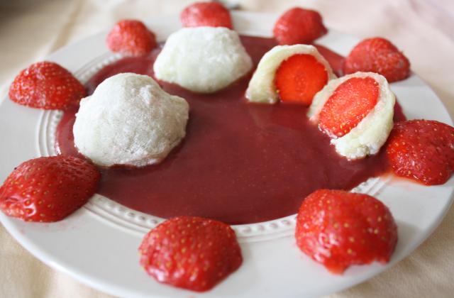 Daïfuku au thé matcha, fraise et coulis de fraise Andros - Photo par brigitXg