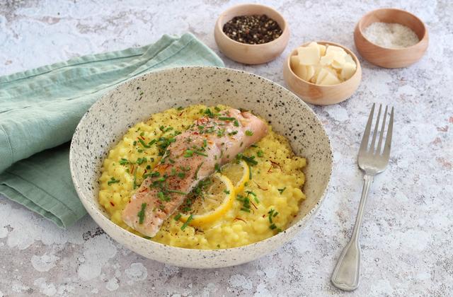 Risotto au safran et saumon à la vapeur - Photo par Silvia Santucci