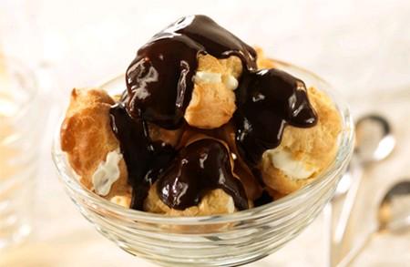 Profiteroles au Philadelphia et à la liqueur - Photo par Philadelphia