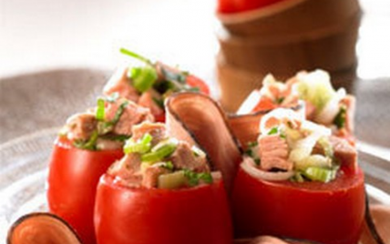 Mini tomates farcies à l'andouille et aux herbes thaïes - Photo par Le Porc