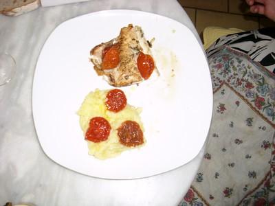 Pavé de loup sur purée de pommes de terre douces et confit de Tomates au basilic sucré - Photo par olimar
