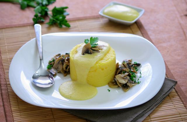 Polenta aux champignons et fondue moutardée - Amora