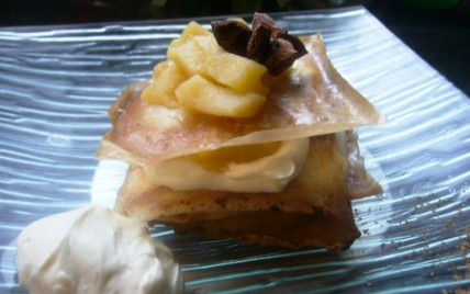Mille-feuille de mousse chocolat blanc et pommes caramélisées - Photo par Laurette82