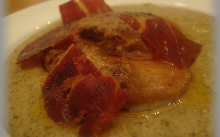 Velouté de lentilles du Puy, foie gras poêlé et chips de Pata Negra - Photo par annecoK
