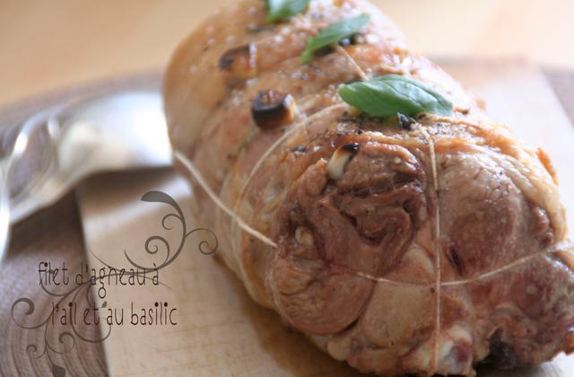 Filet d'agneau à l'ail et au basilic - Photo par Et Charlotte Découvrit la Cuisine...