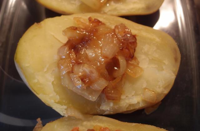 Avocat de pommes de terre carnivores au confit d'oignons - Photo par petitemeuhencuisine