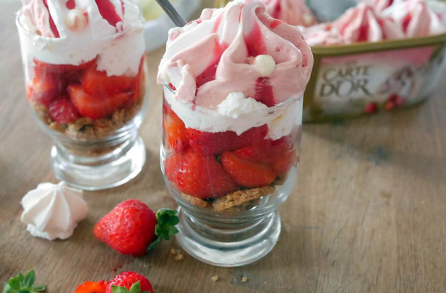 Recette Trifles Speculoos Chantilly Et Rosette De Glace Carte D Or Facon Glacier Fraise Et Morceaux De Meringue 750g