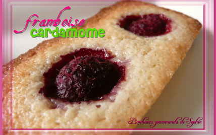 Financiers aux framboises et à la cardamome - Photo par Sofigourmande