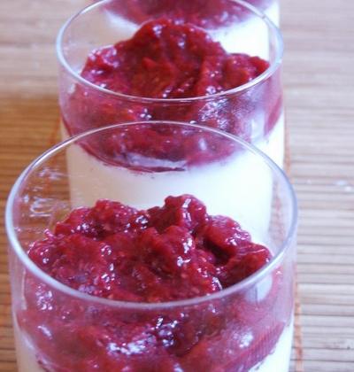 Panna cotta et sa compotée de framboise - Photo par myriamn5