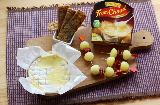Mini brochettes pommes de terre et magret séché, faux crackers et From'Chaud - Photo par Silvia Santucci