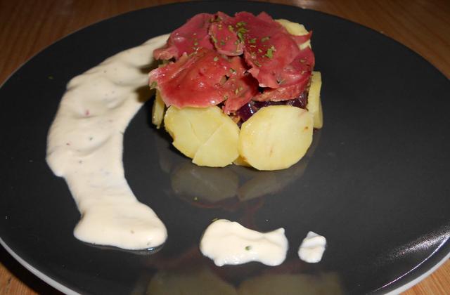 Gâteau de gésiers émincés, pommes de terre, oignons et champignons - Photo par Julie F