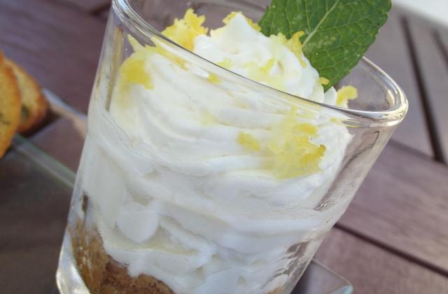 Mousse au citron vert sur son lit de spéculoos - Photo par Sucre D'Orge28