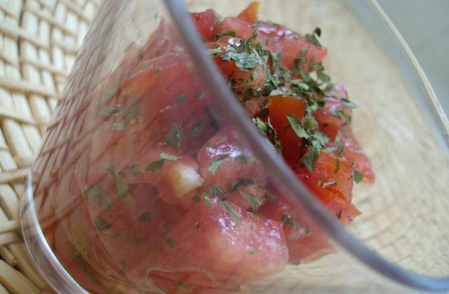 Tartare de tomates économique - Photo par AlineAmazone