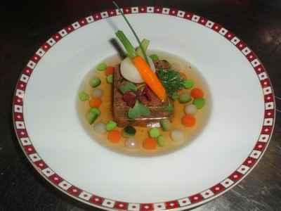 Queue de Bœuf rafraîchie aux Petits Légumes en Consommé - Photo par 750g
