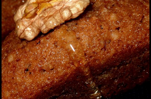 Cake moelleux aux noix croquantes et miel - Photo par les gourmandises de chloe