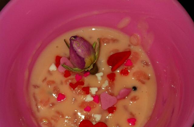 Riz au lait au sirop de fraise Moulin de Valdonne et petales  de rose - Photo par La cuisine d'Eve